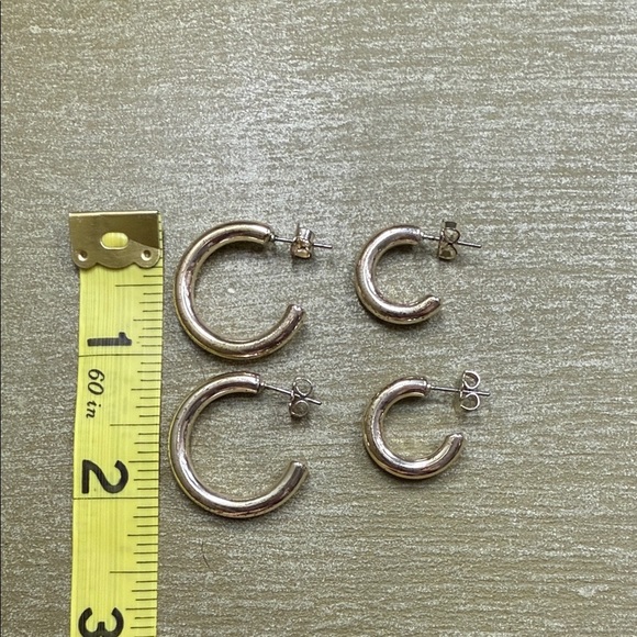 💸CLEARANCE 4/$15💸 Gold Hoop Earrings Set - Picture 1 of 3
